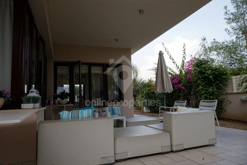 To change image, hover mouse over thumbnails below