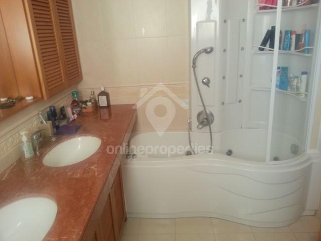 To change image, hover mouse over thumbnails below