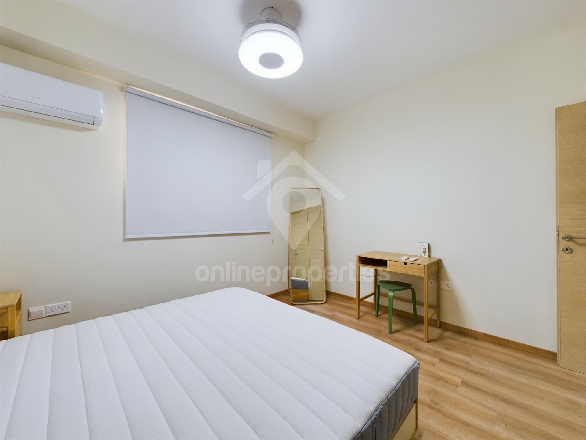 To change image, hover mouse over thumbnails below