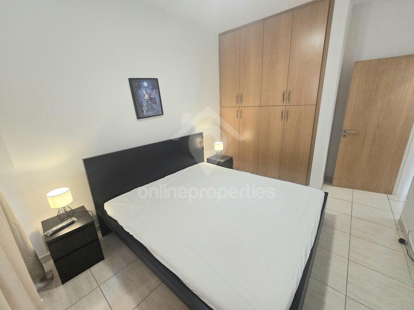 To change image, hover mouse over thumbnails below