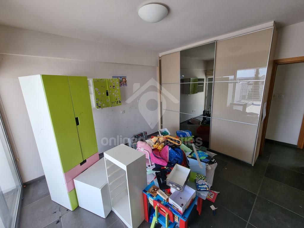 To change image, hover mouse over thumbnails below