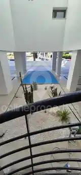 To change image, hover mouse over thumbnails below