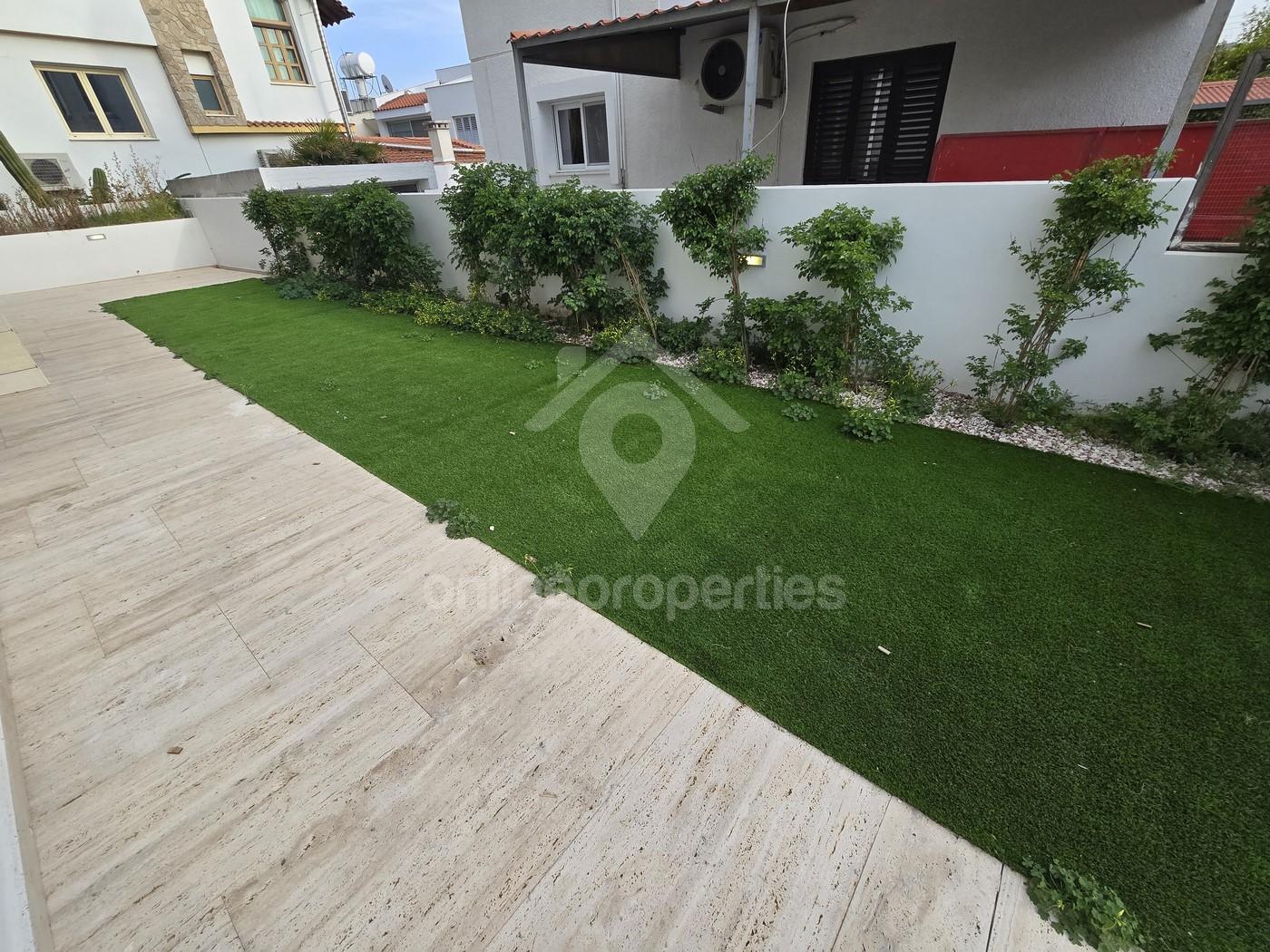 To change image, hover mouse over thumbnails below