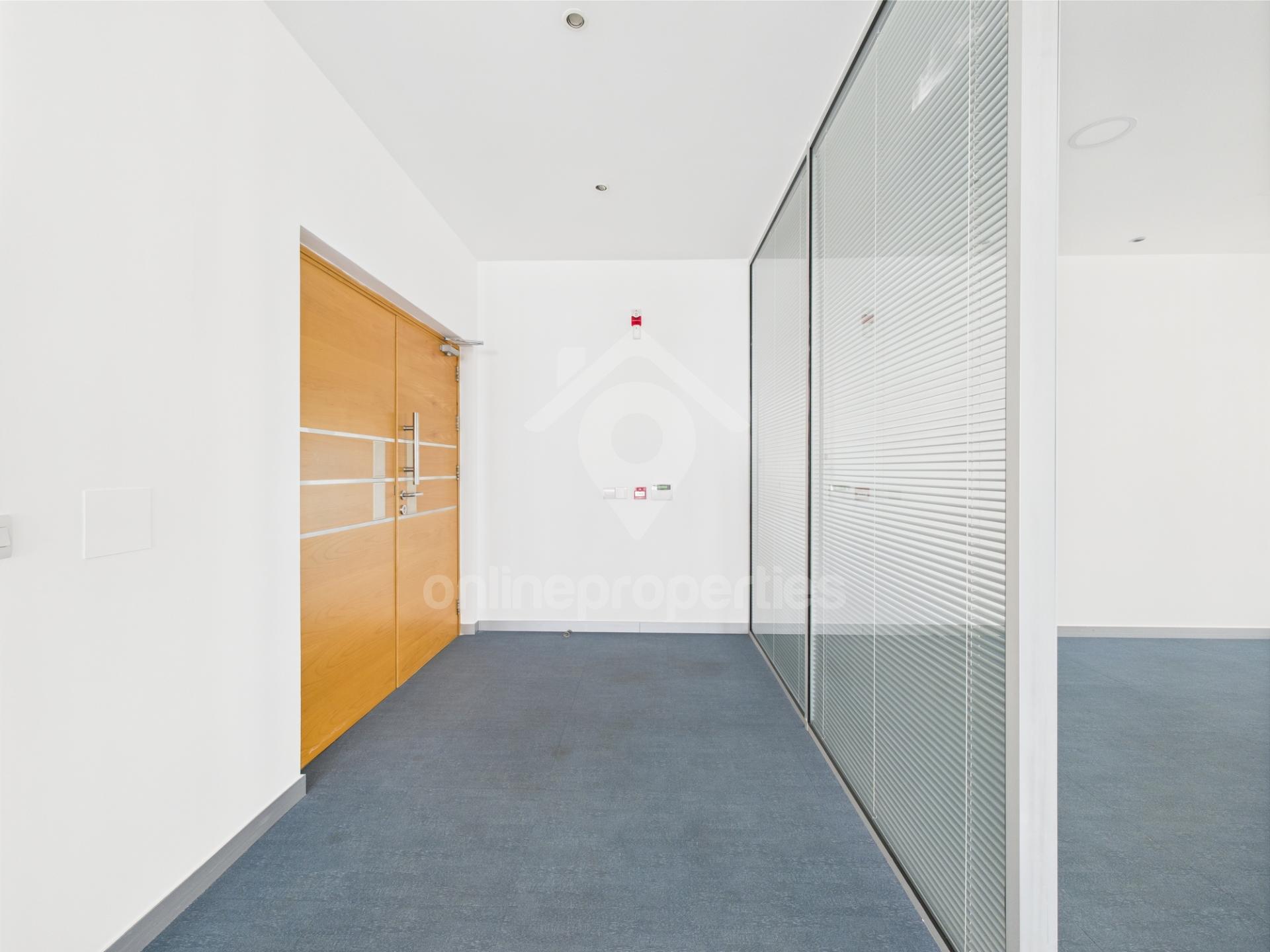 To change image, hover mouse over thumbnails below