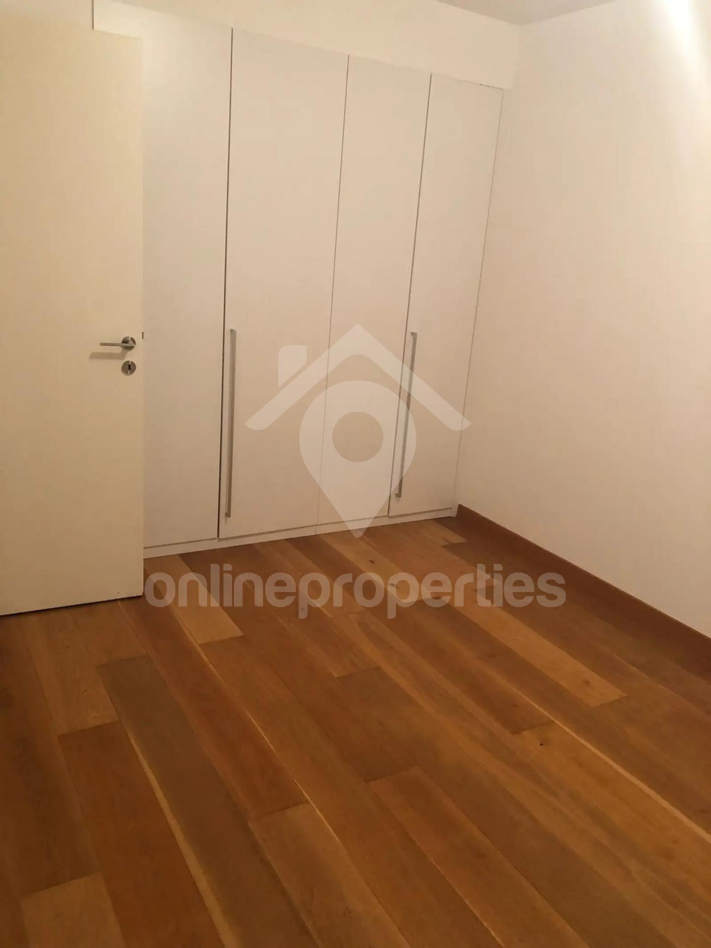 To change image, hover mouse over thumbnails below