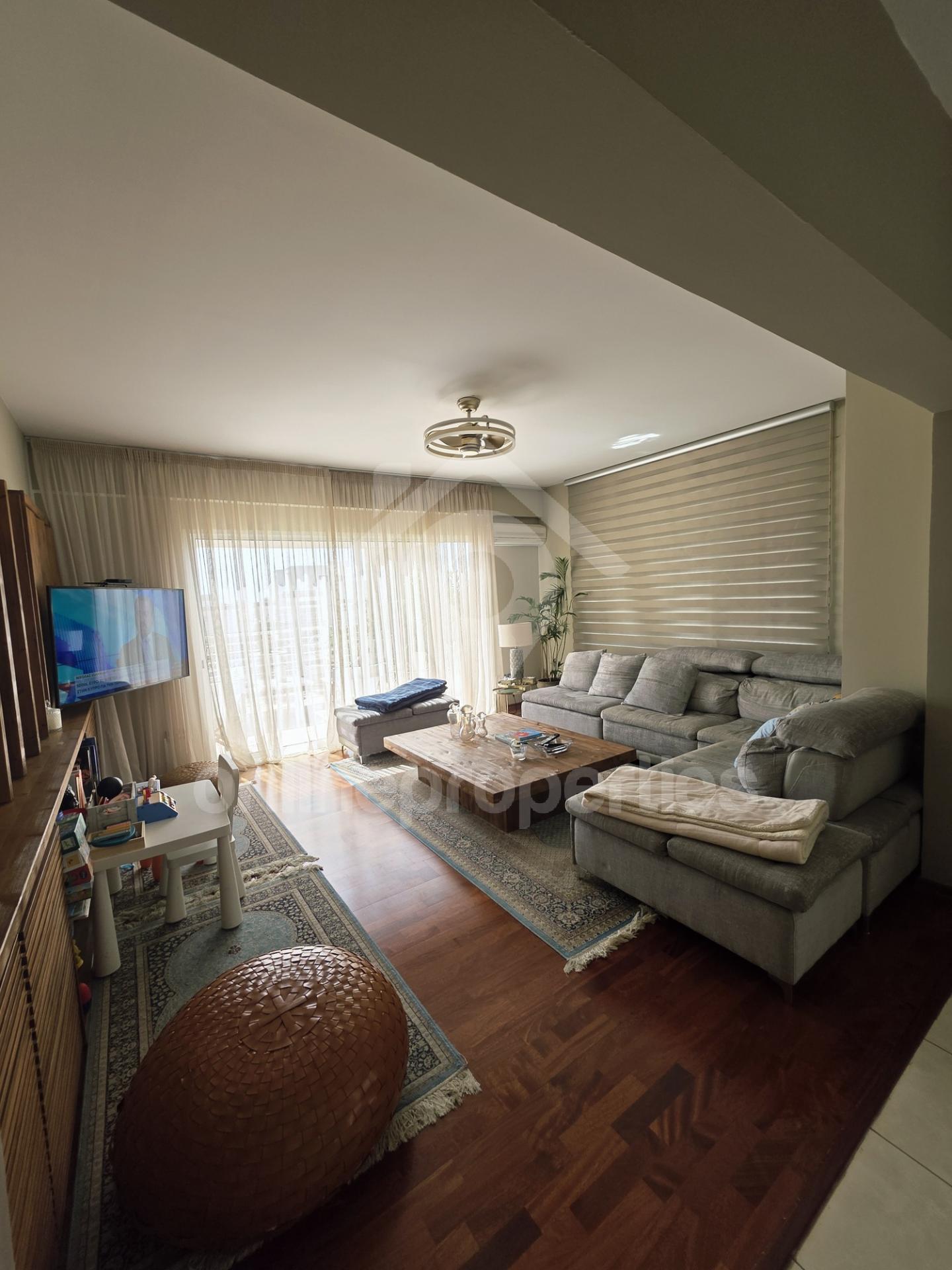 To change image, hover mouse over thumbnails below