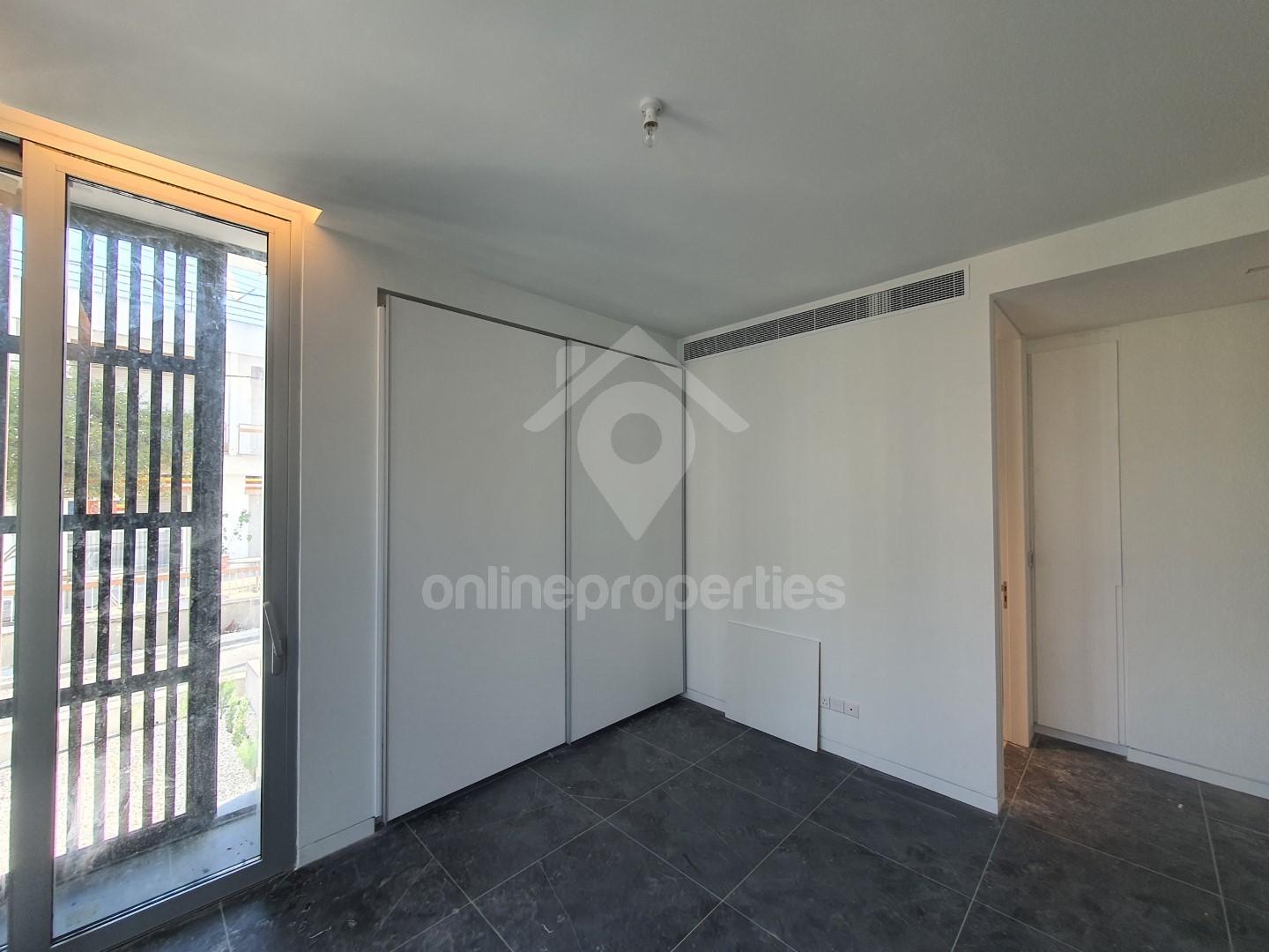 To change image, hover mouse over thumbnails below