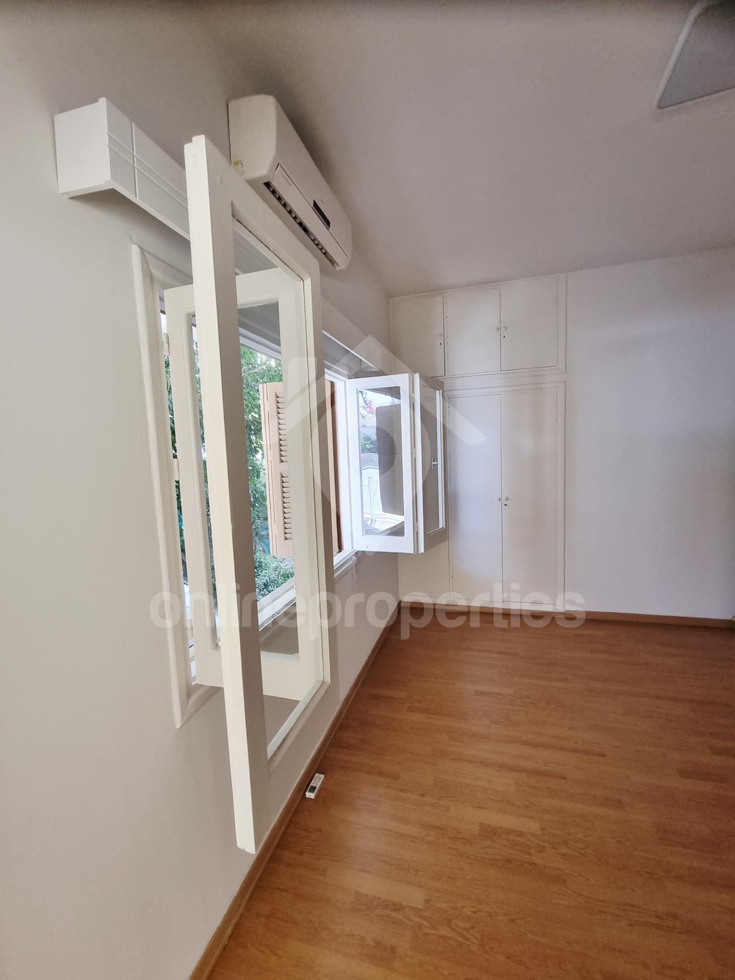 To change image, hover mouse over thumbnails below