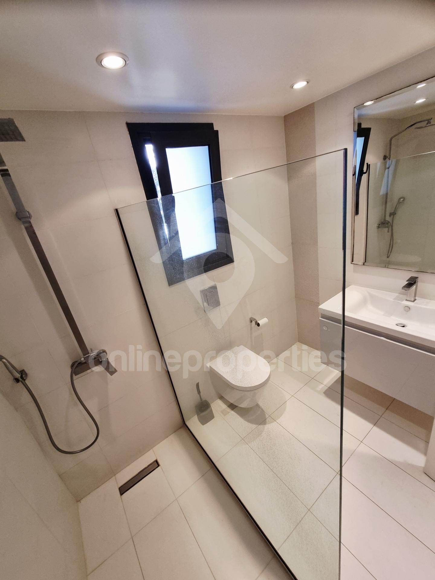 To change image, hover mouse over thumbnails below