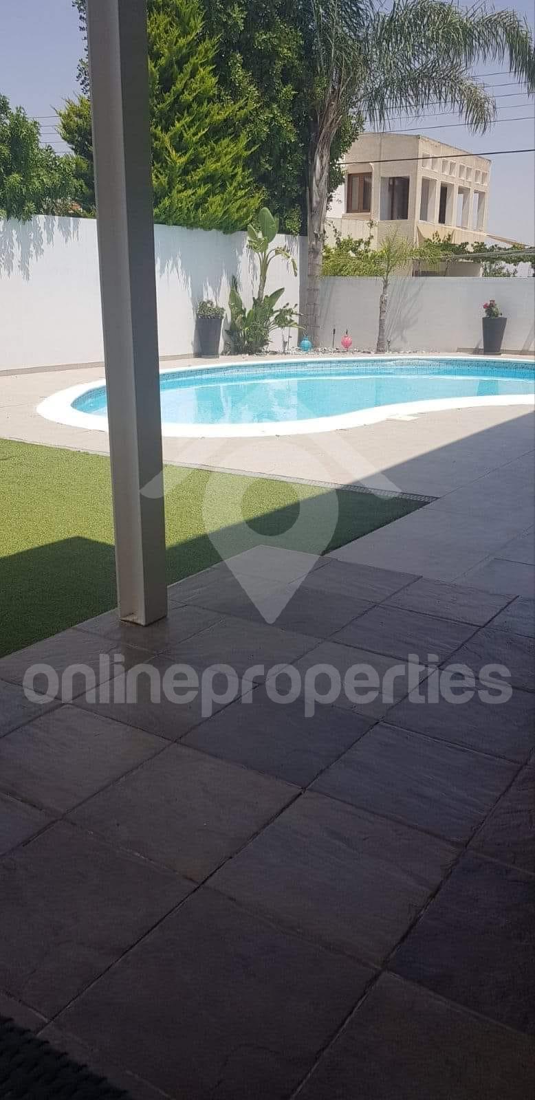 To change image, hover mouse over thumbnails below