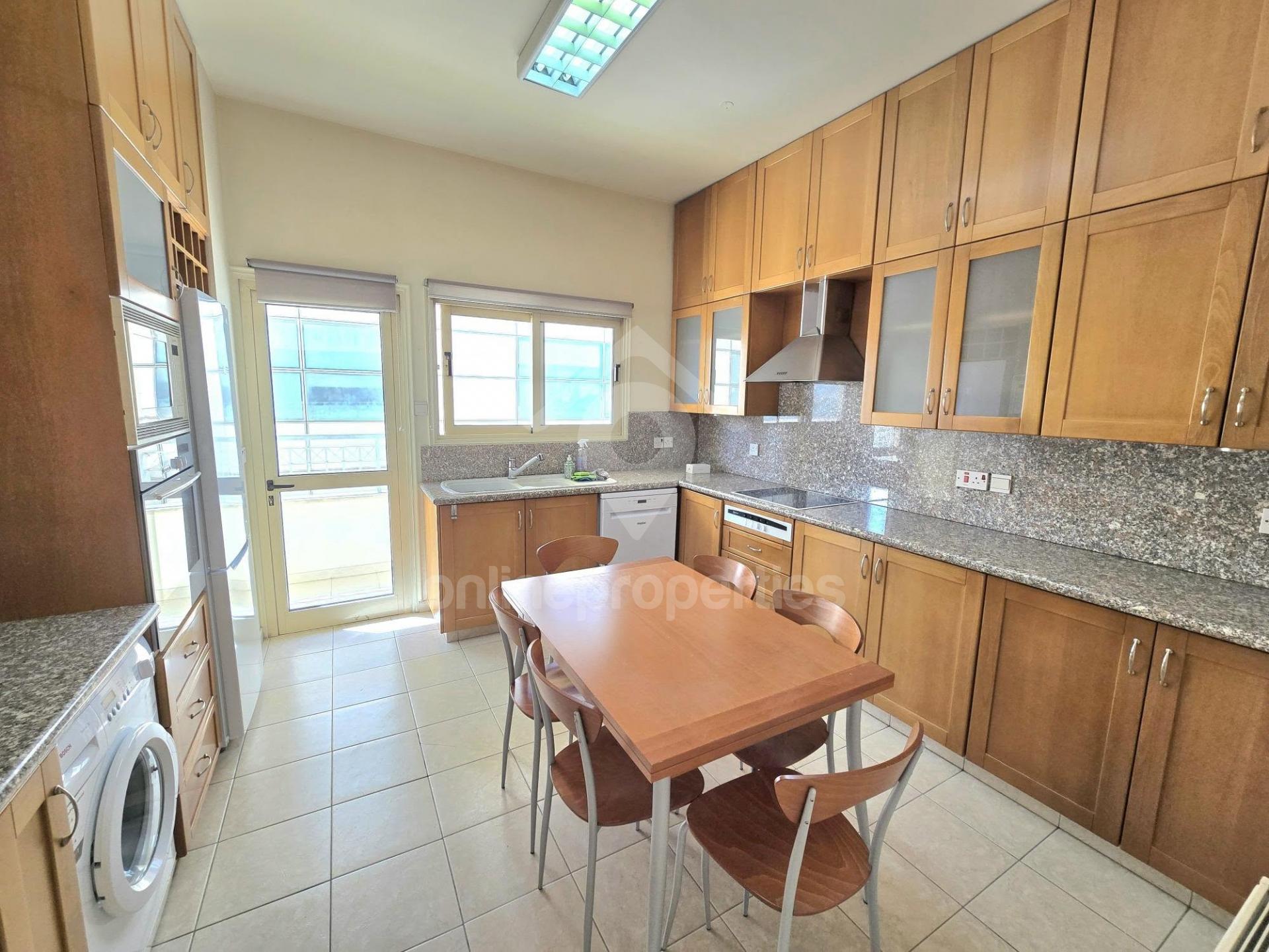 To change image, hover mouse over thumbnails below