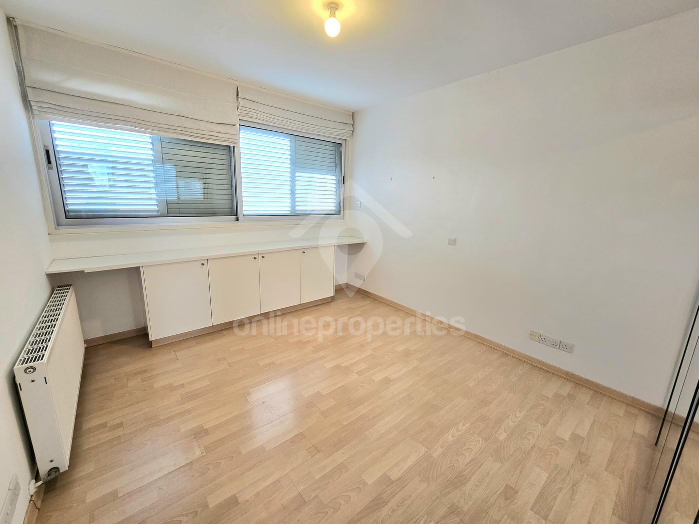 To change image, hover mouse over thumbnails below