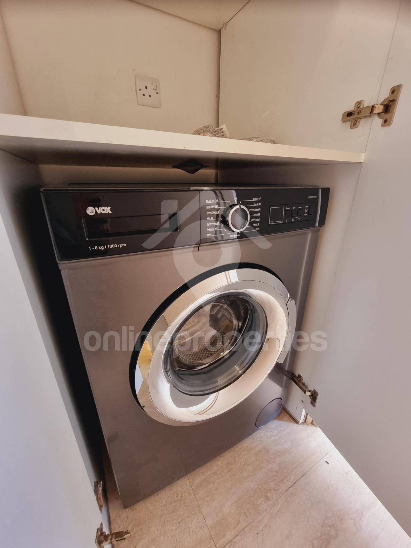 To change image, hover mouse over thumbnails below