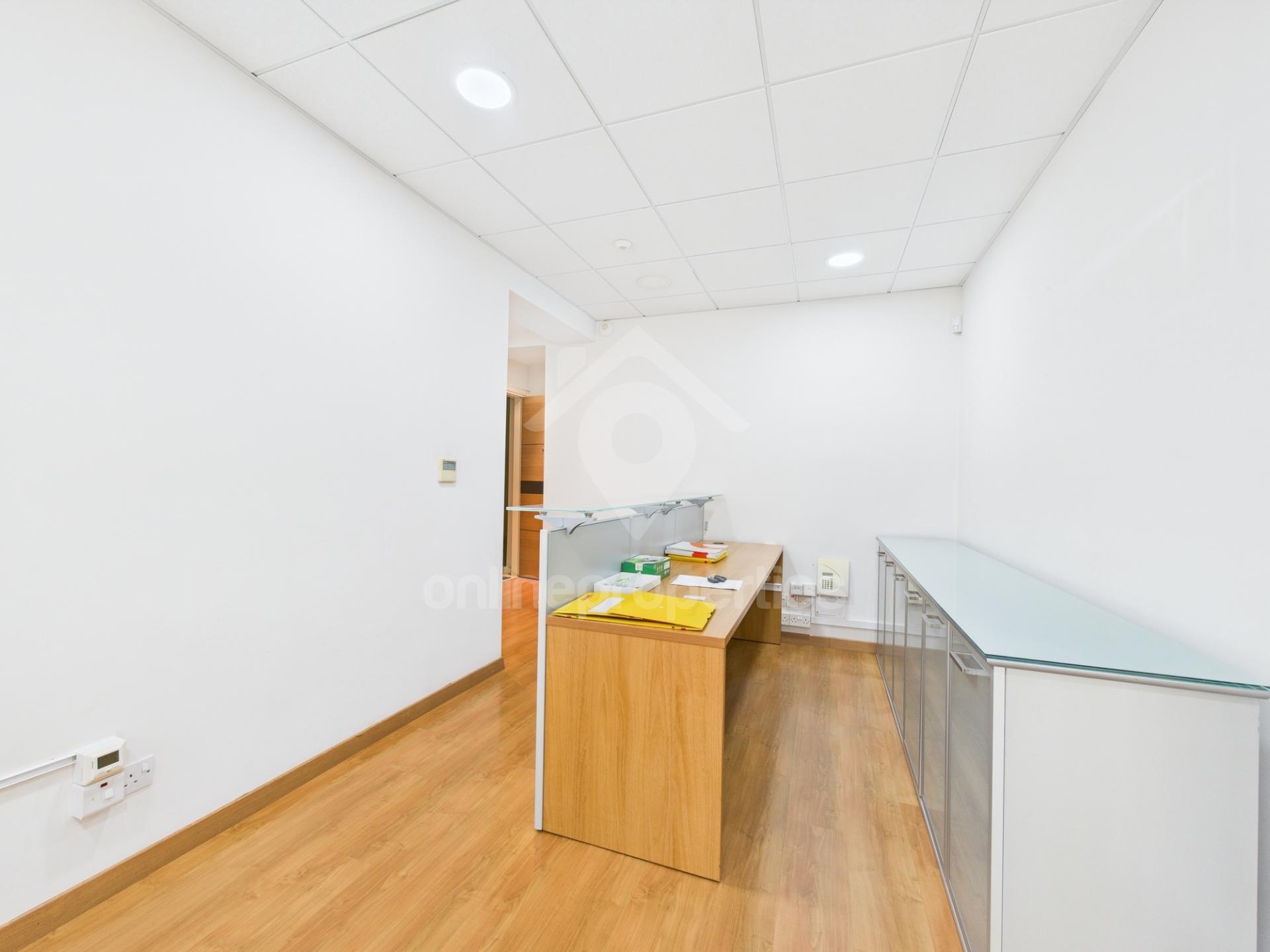 To change image, hover mouse over thumbnails below