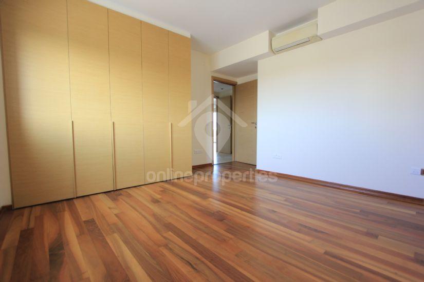 To change image, hover mouse over thumbnails below