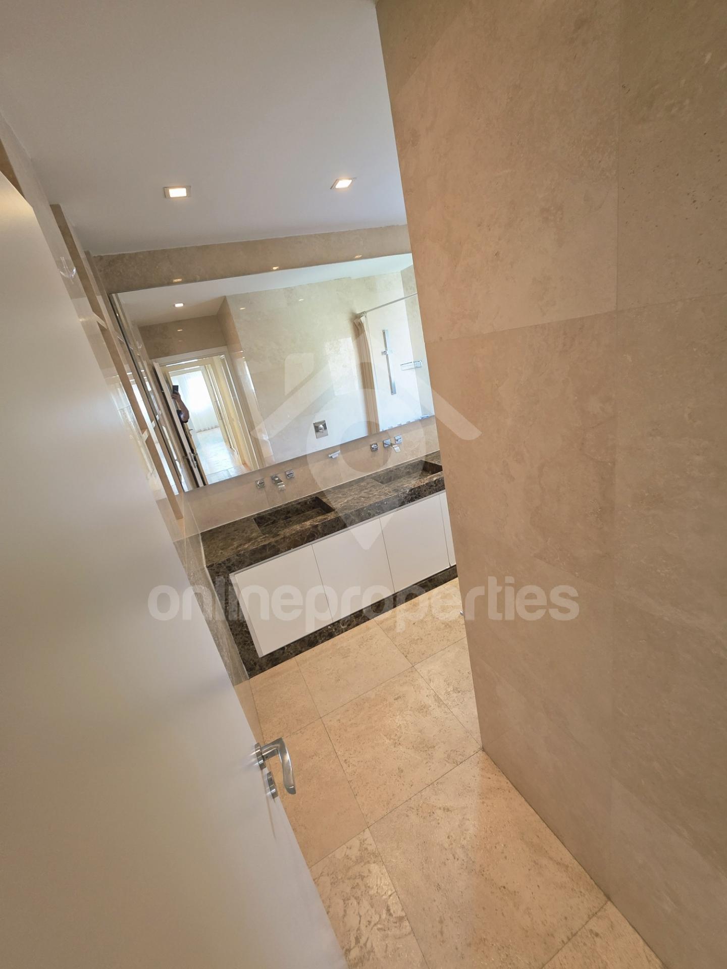 To change image, hover mouse over thumbnails below