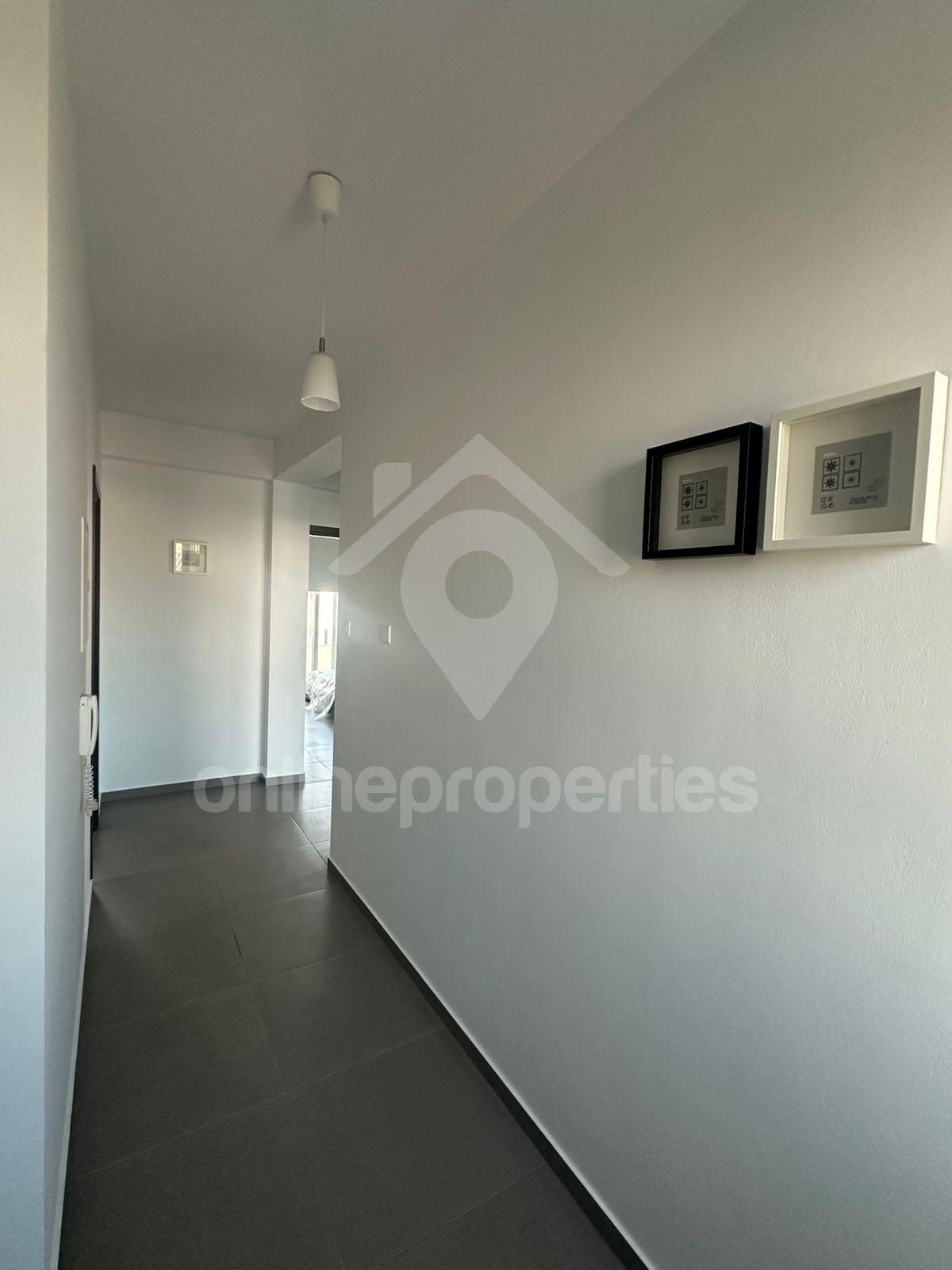 To change image, hover mouse over thumbnails below