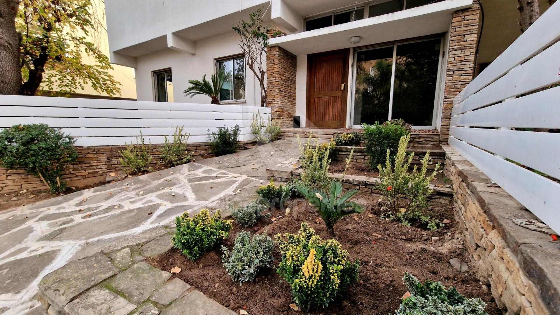 To change image, hover mouse over thumbnails below