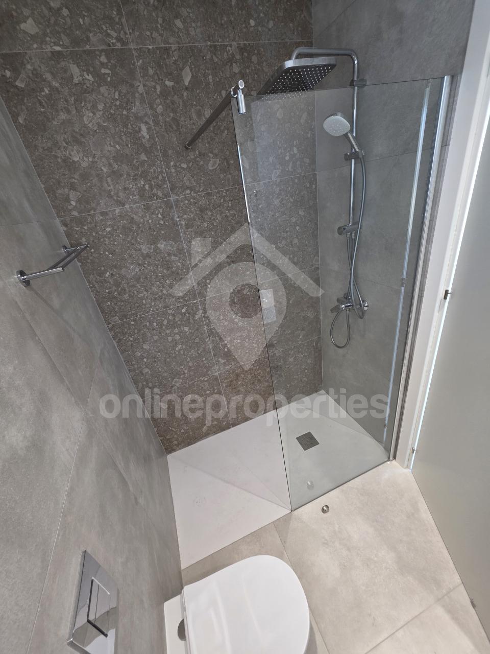 To change image, hover mouse over thumbnails below