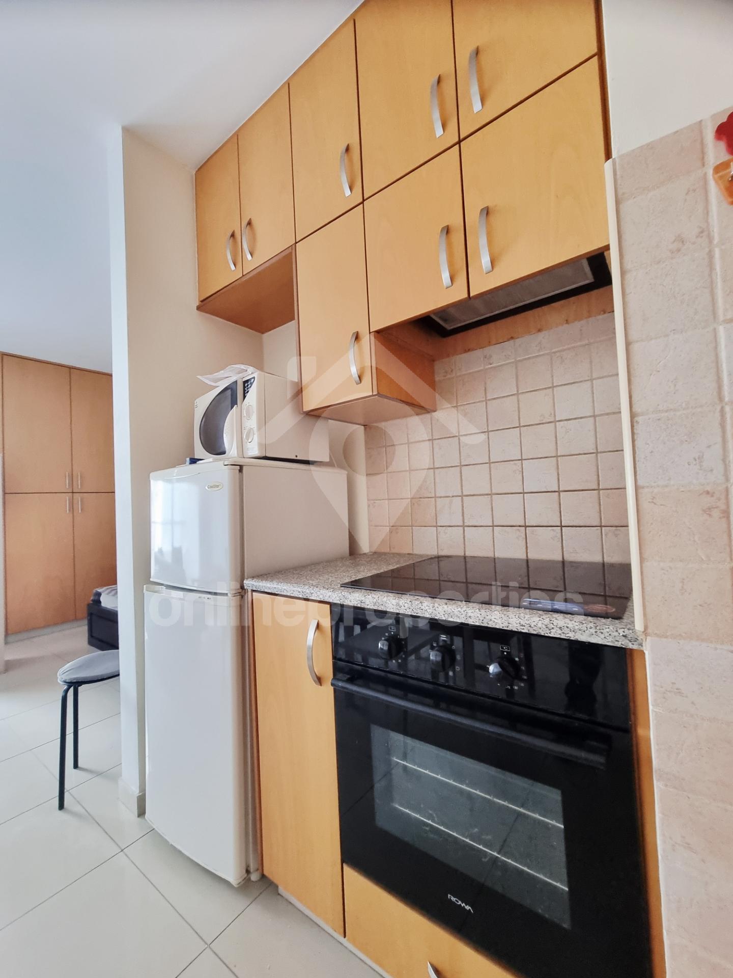 To change image, hover mouse over thumbnails below