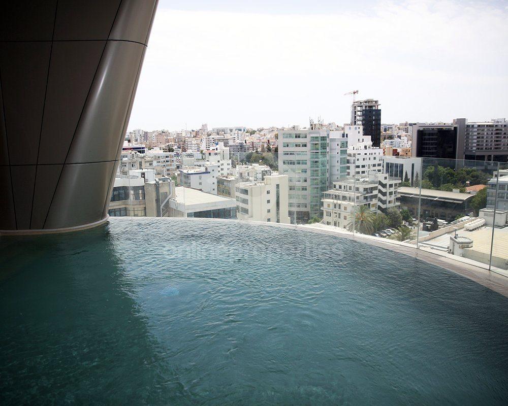 To change image, hover mouse over thumbnails below