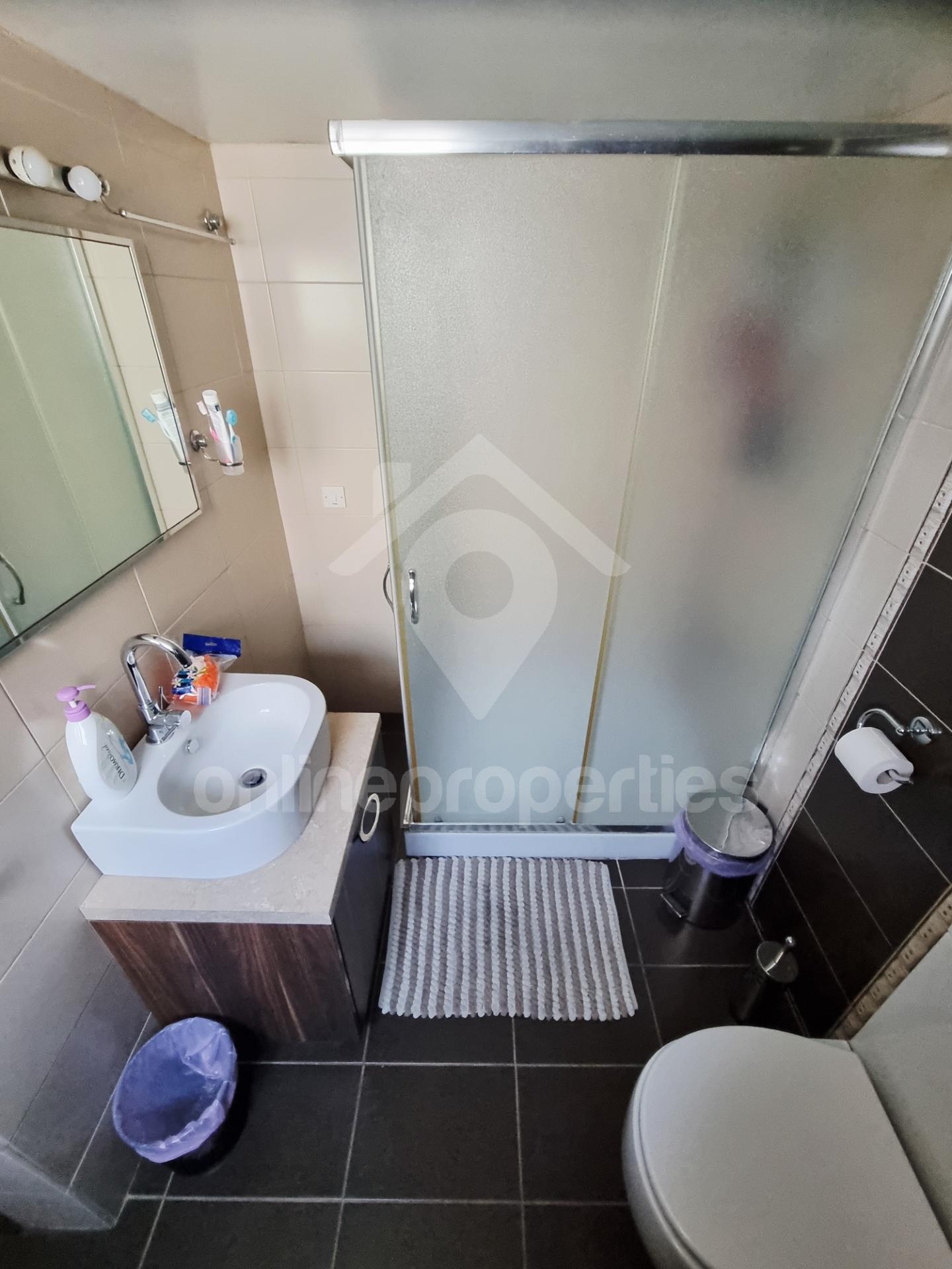 To change image, hover mouse over thumbnails below