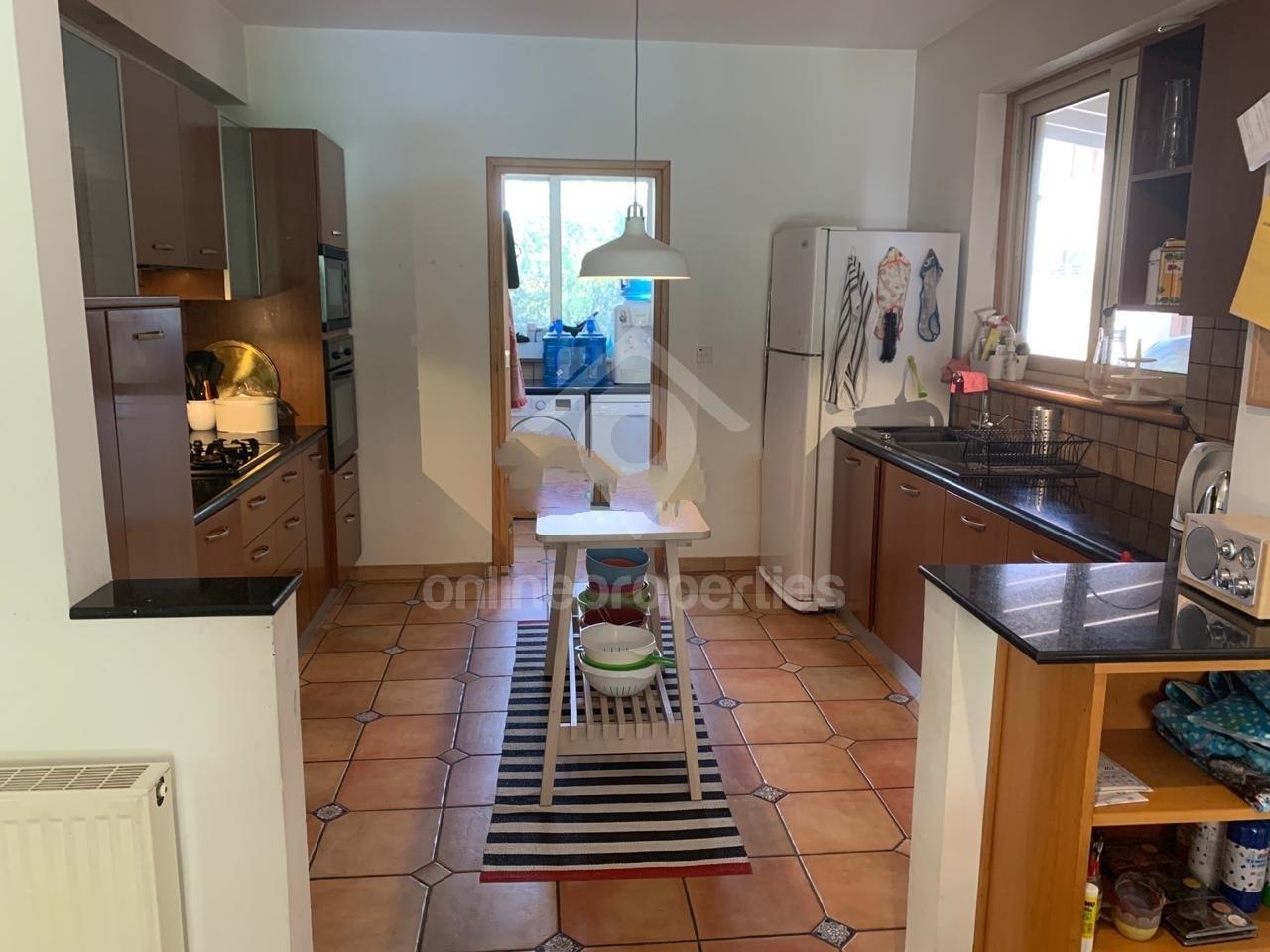 To change image, hover mouse over thumbnails below