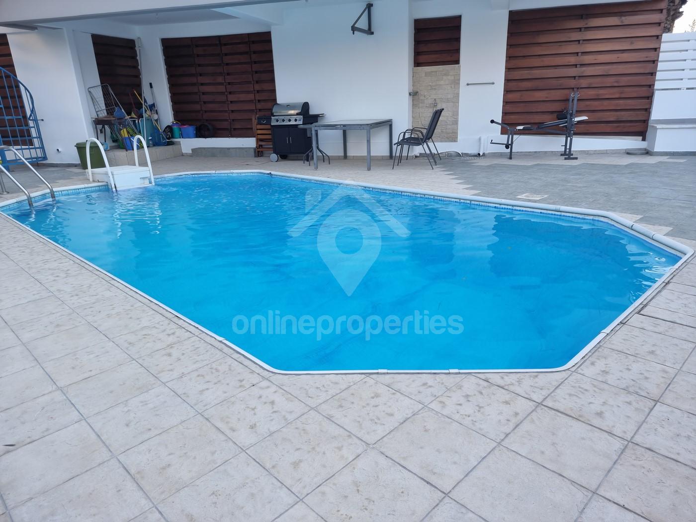 To change image, hover mouse over thumbnails below