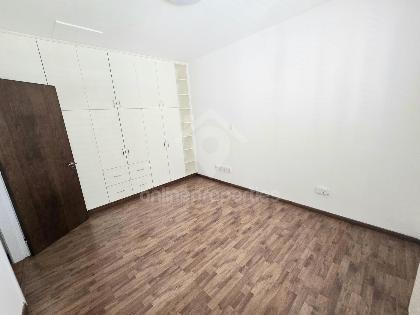 To change image, hover mouse over thumbnails below