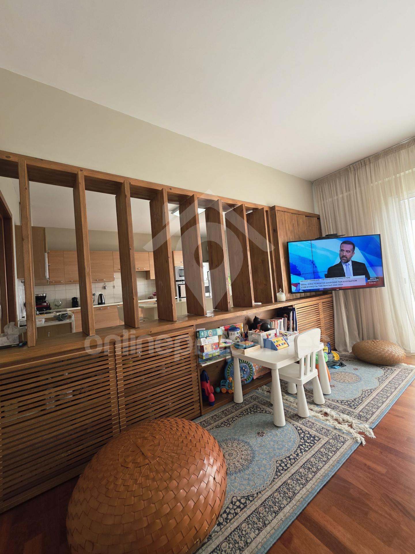 To change image, hover mouse over thumbnails below