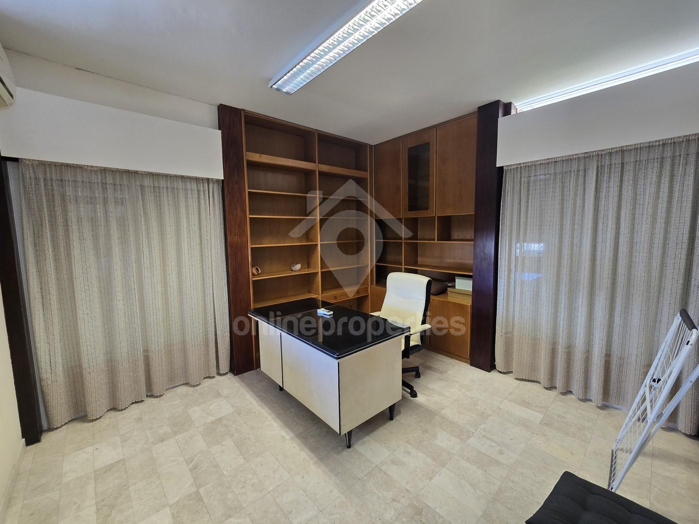 To change image, hover mouse over thumbnails below