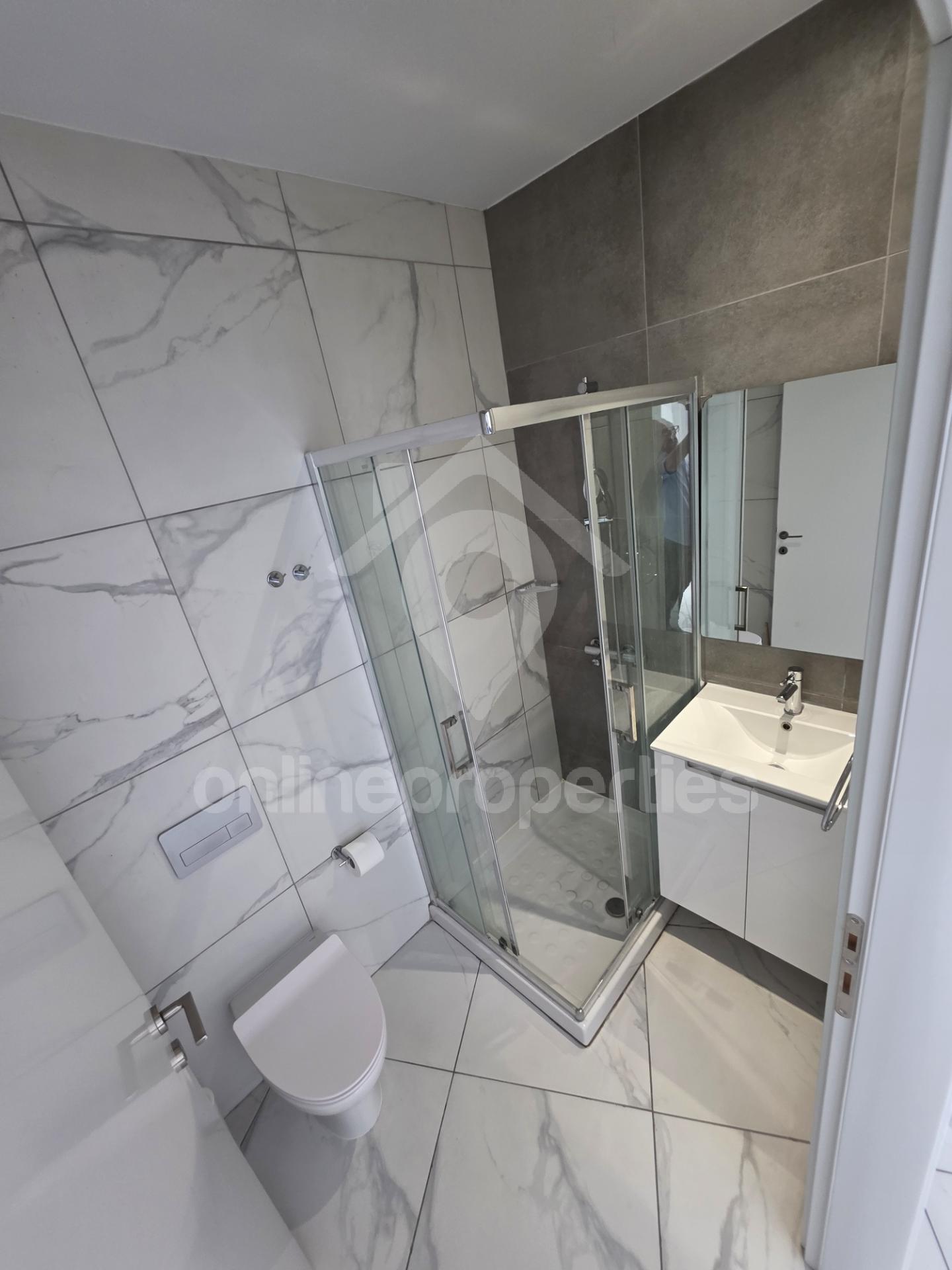 To change image, hover mouse over thumbnails below