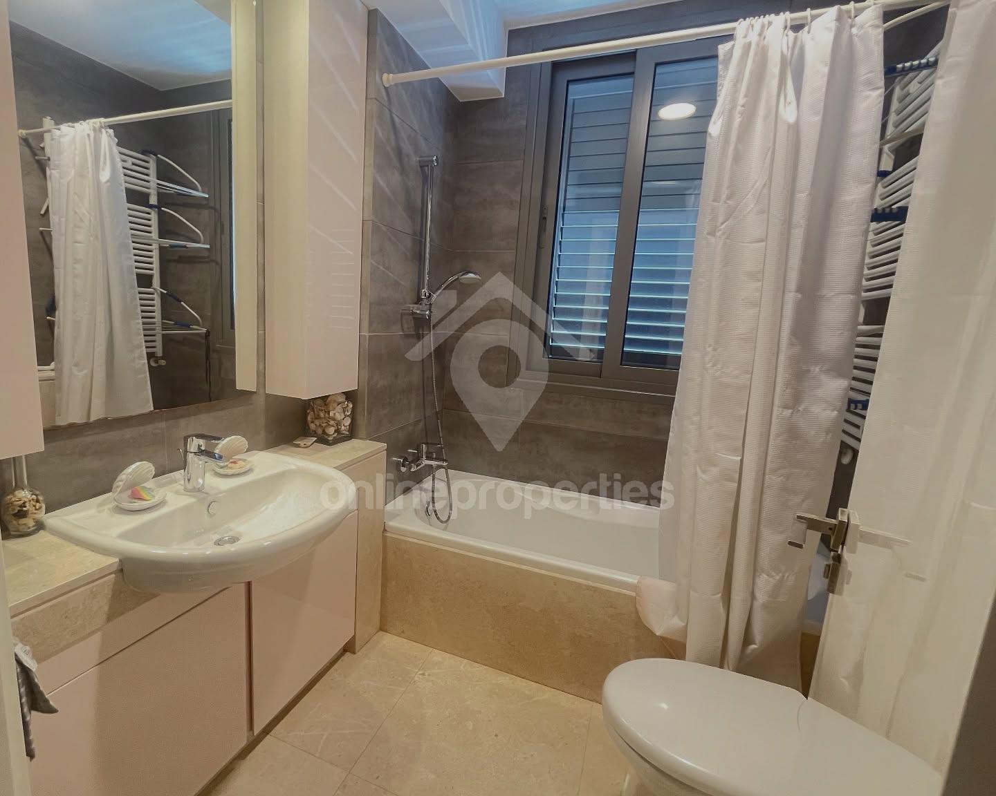 To change image, hover mouse over thumbnails below