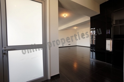 To change image, hover mouse over thumbnails below