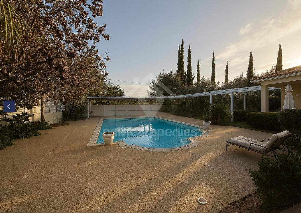 To change image, hover mouse over thumbnails below