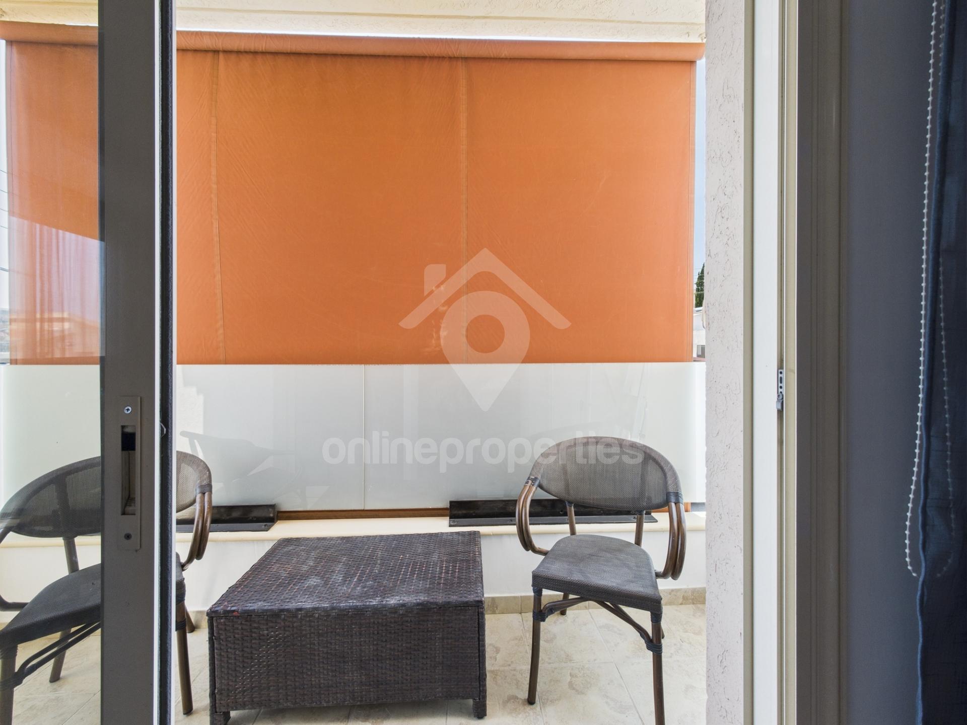 To change image, hover mouse over thumbnails below