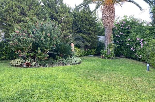 To change image, hover mouse over thumbnails below