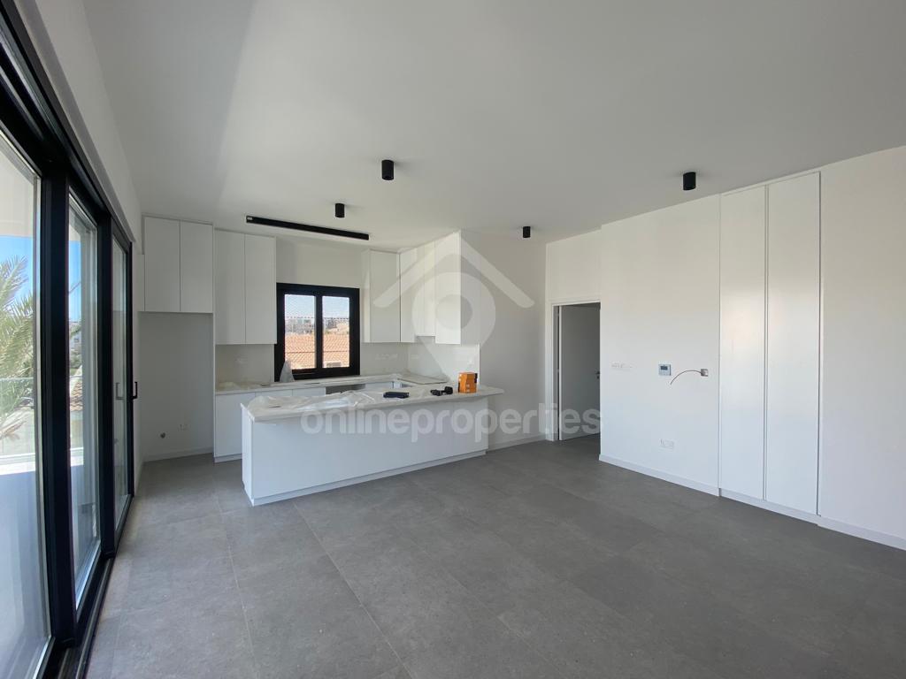 To change image, hover mouse over thumbnails below