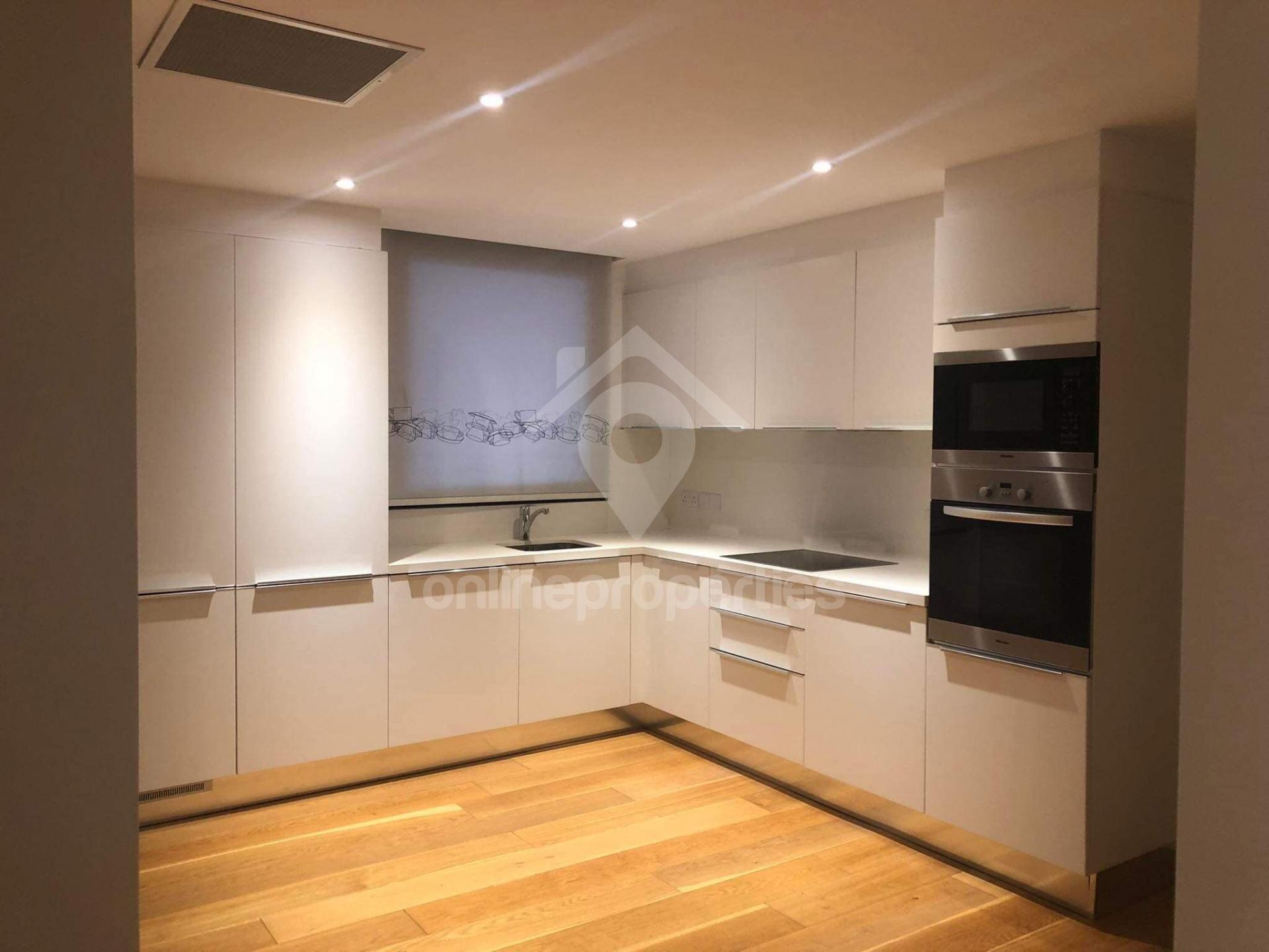 To change image, hover mouse over thumbnails below