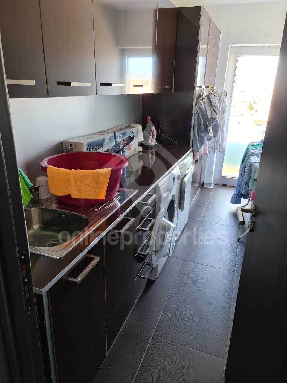 To change image, hover mouse over thumbnails below