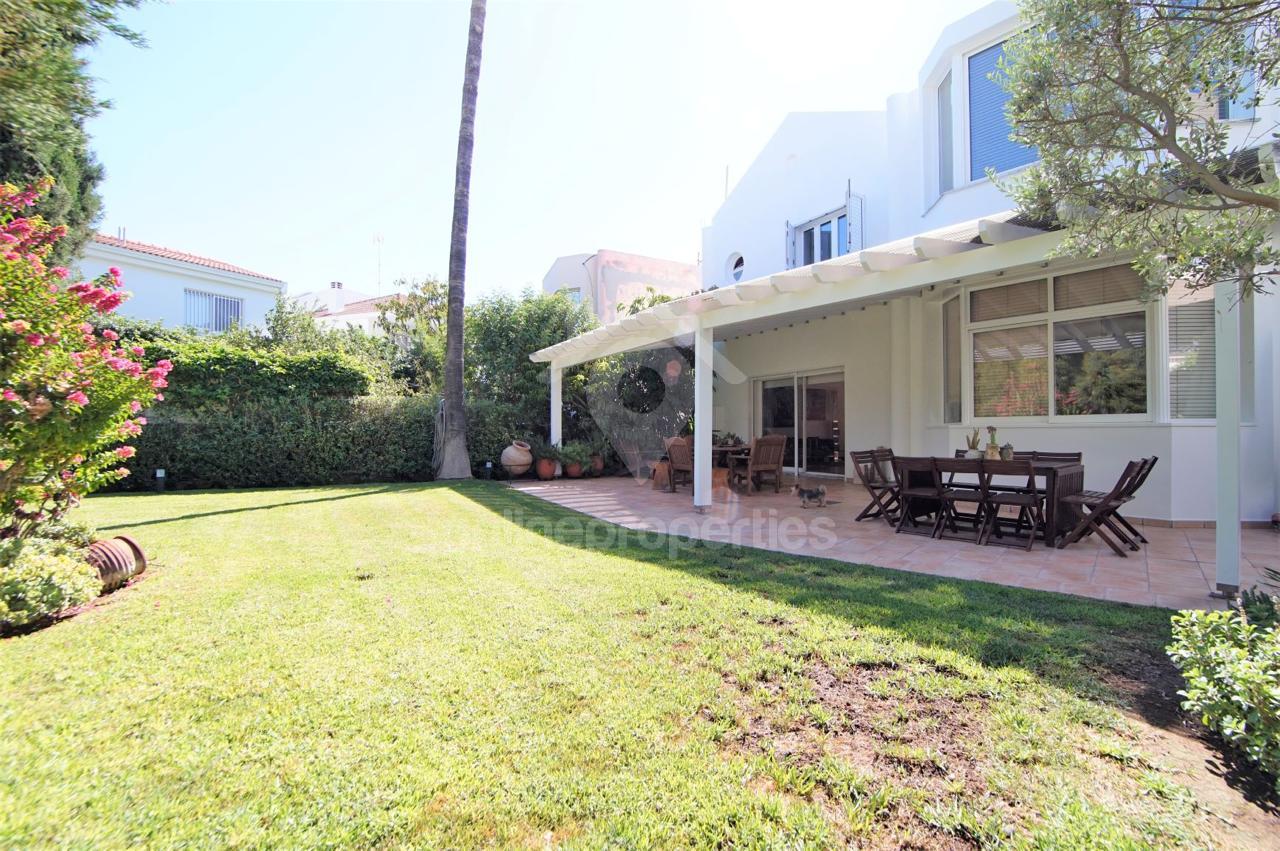 To change image, hover mouse over thumbnails below