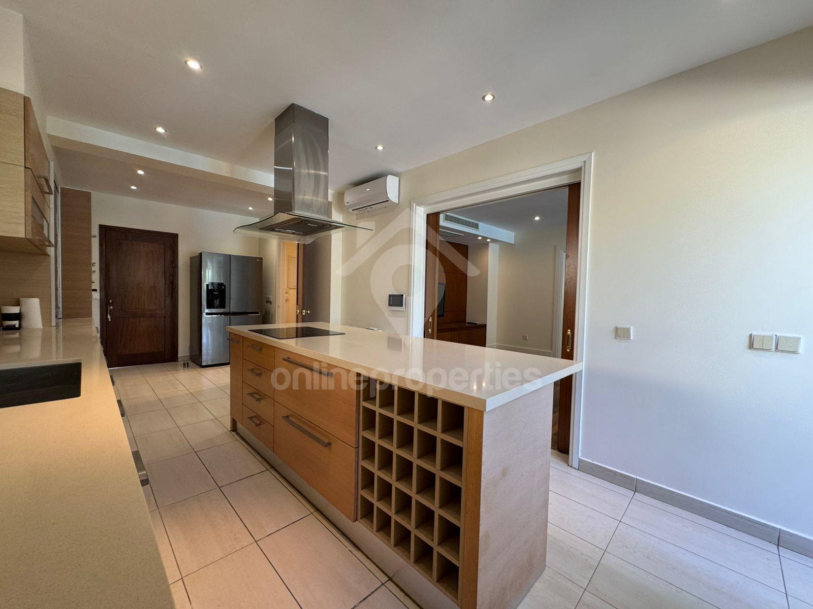 To change image, hover mouse over thumbnails below