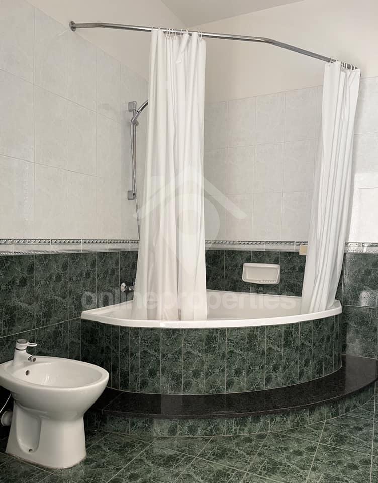 To change image, hover mouse over thumbnails below