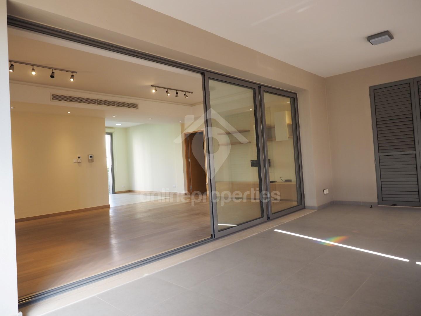 To change image, hover mouse over thumbnails below