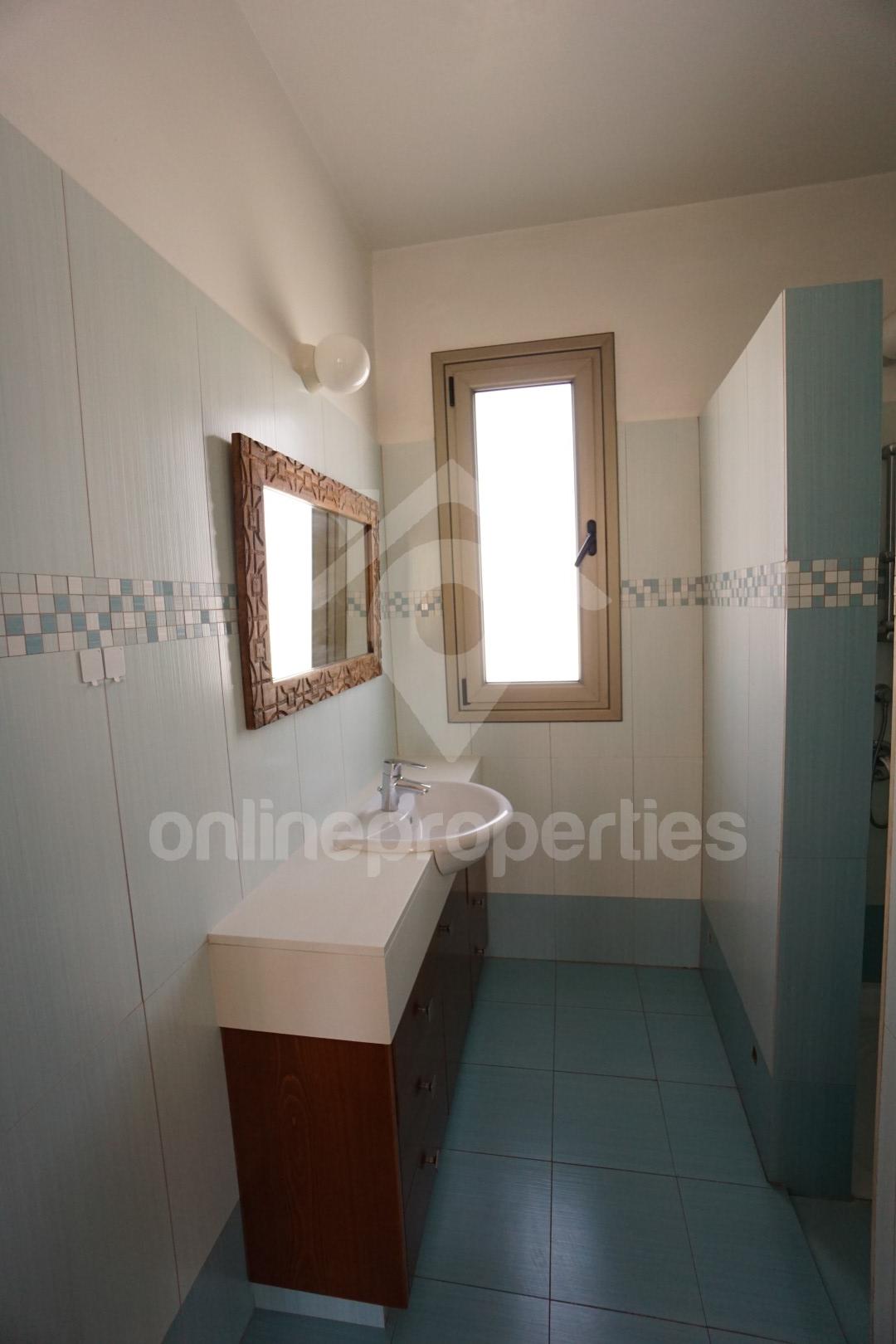 To change image, hover mouse over thumbnails below