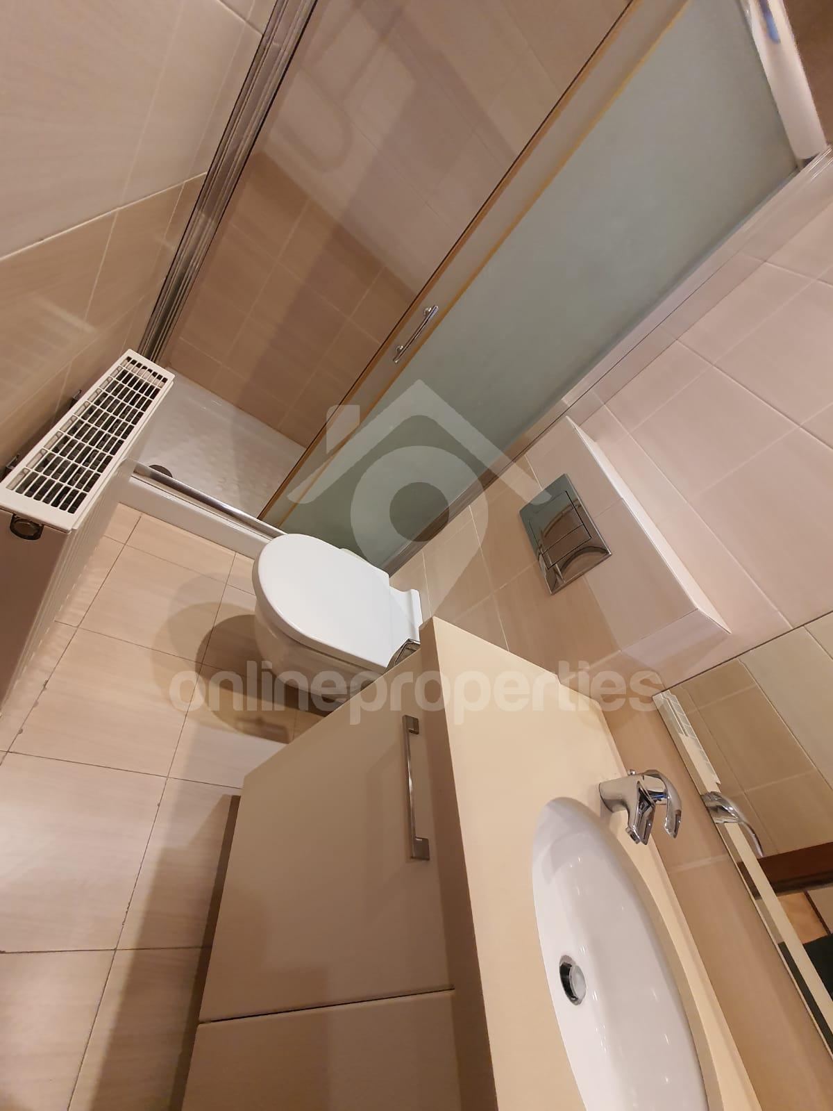 To change image, hover mouse over thumbnails below