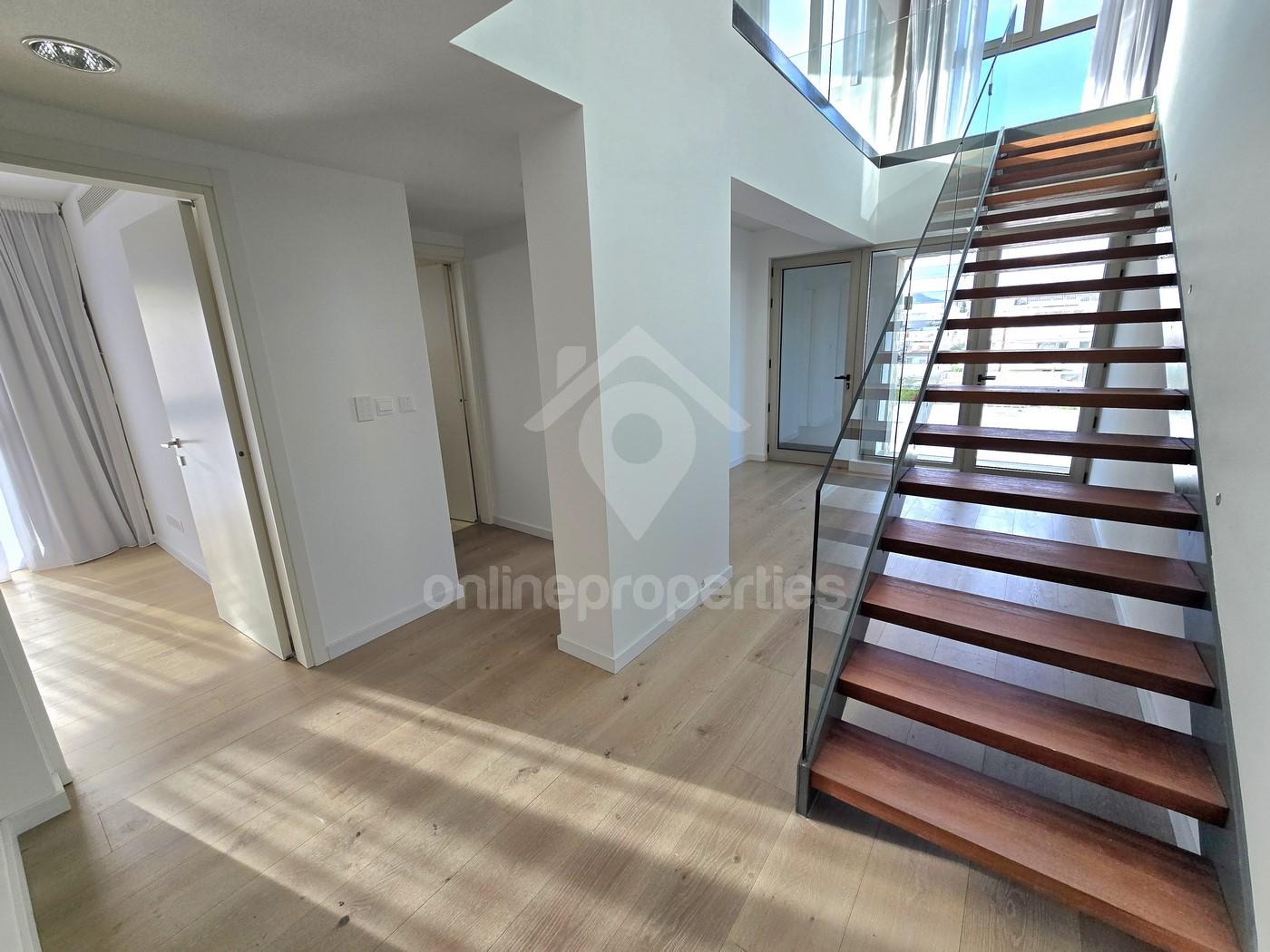 To change image, hover mouse over thumbnails below