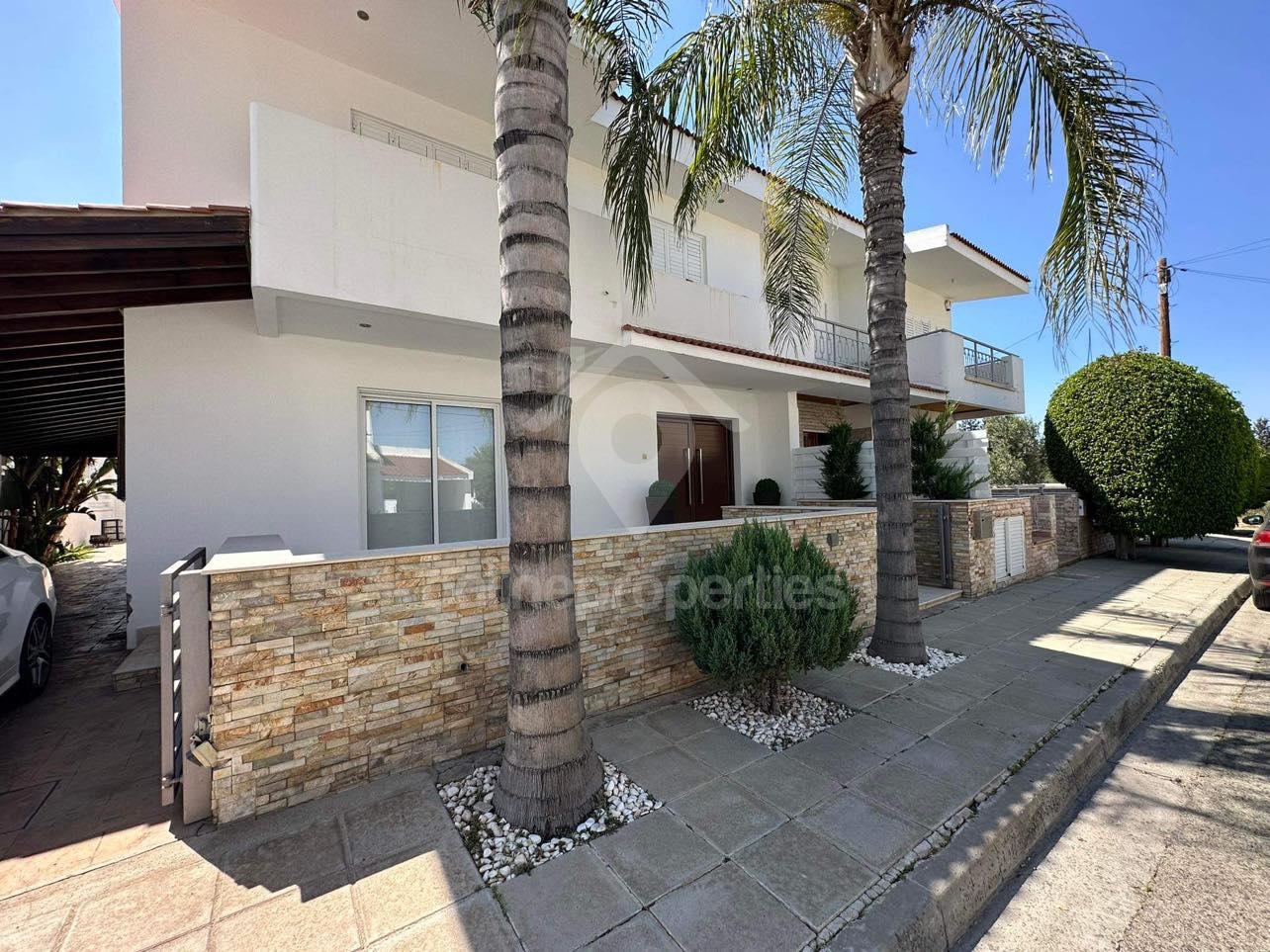 Beautiful Furnished 4-Bedroom House in a cul-de-sac