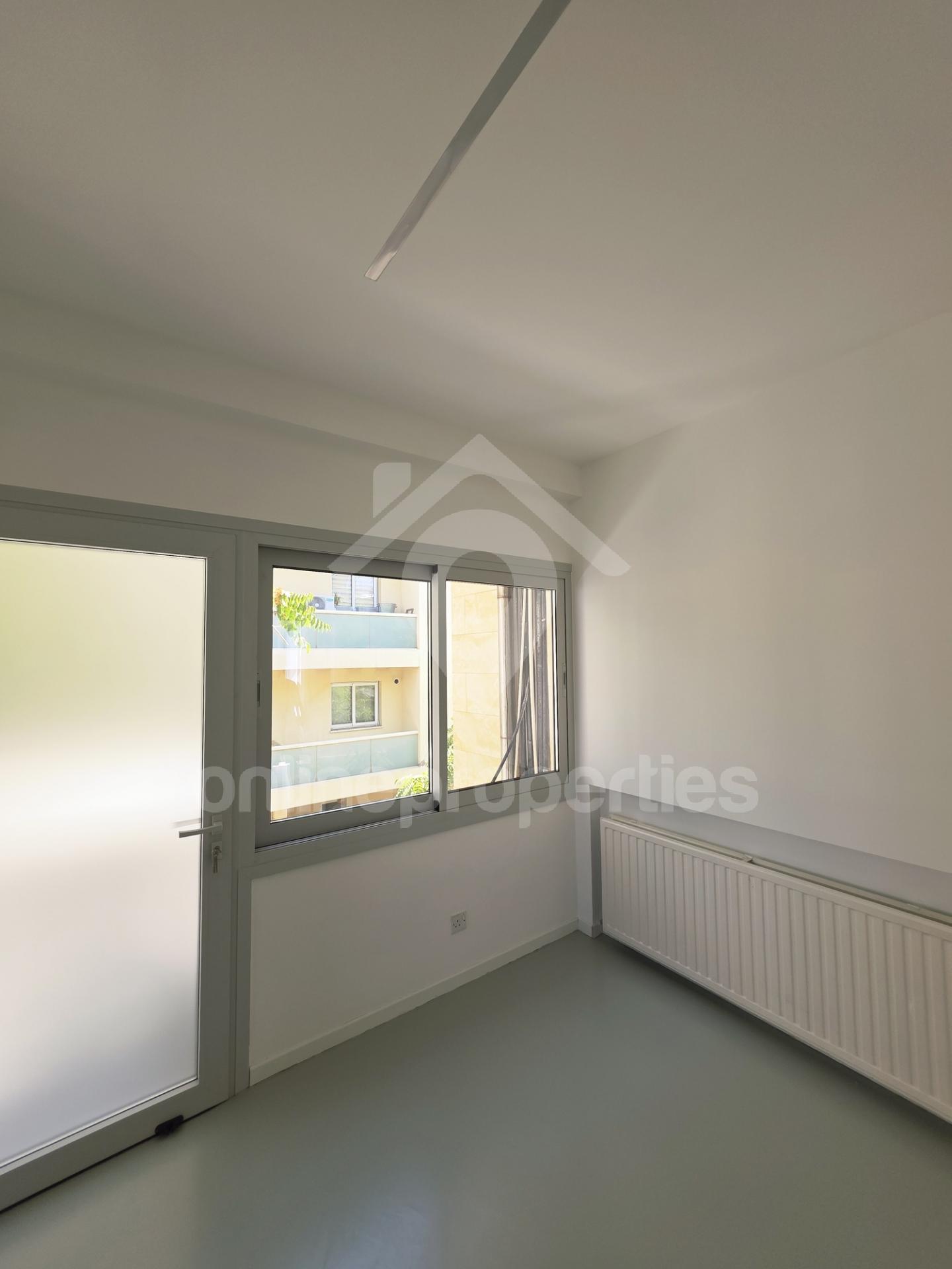 To change image, hover mouse over thumbnails below