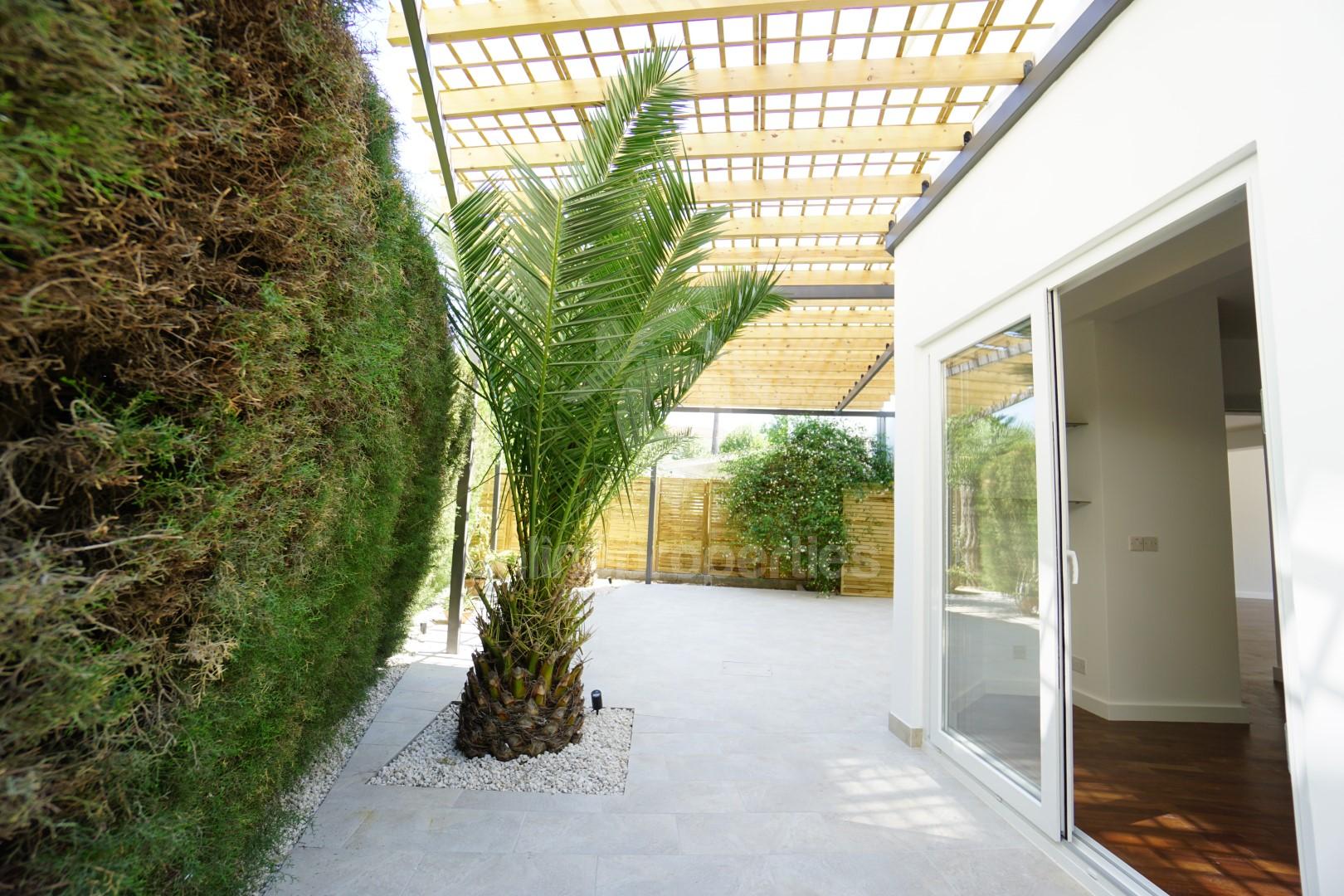 To change image, hover mouse over thumbnails below